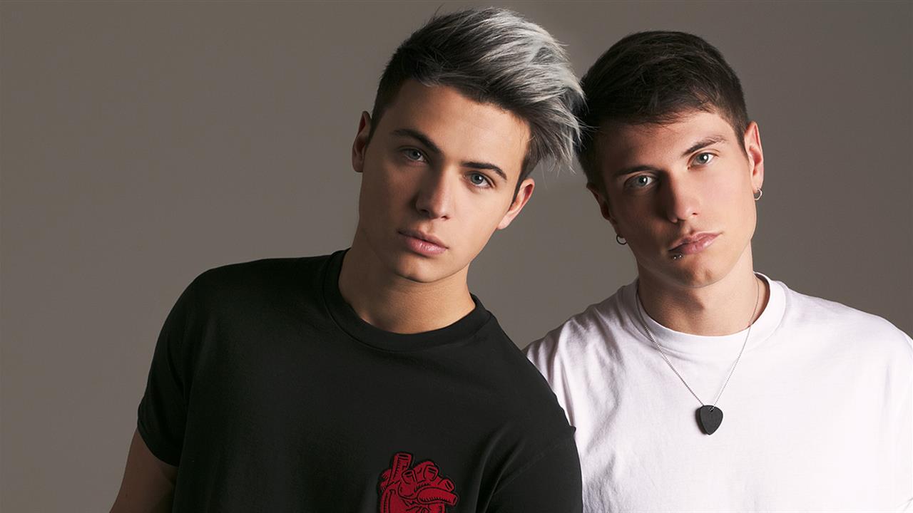 Benjiandfede Incontrano Il Pubblico E Firmano Le Copie Dellalbum “siamo Solo Noise” Warner Music